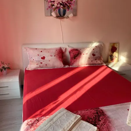 Lines Apartment *